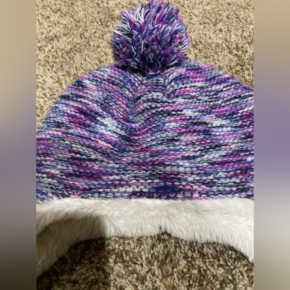 Girls Hat and Gloves - Picture 3 of 9